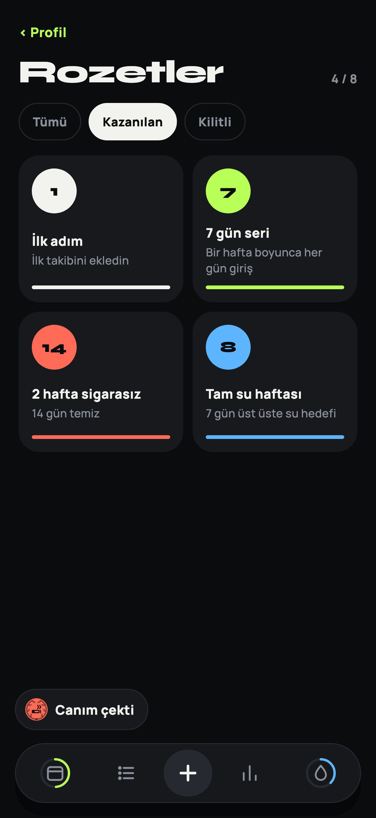 Devam “Rozetler” (badges) screen, earned tab: the “İlk adım” (first step), “7 gün seri” (7-day streak), two weeks smoke-free and full water week badges; 4 of 8 badges earned.